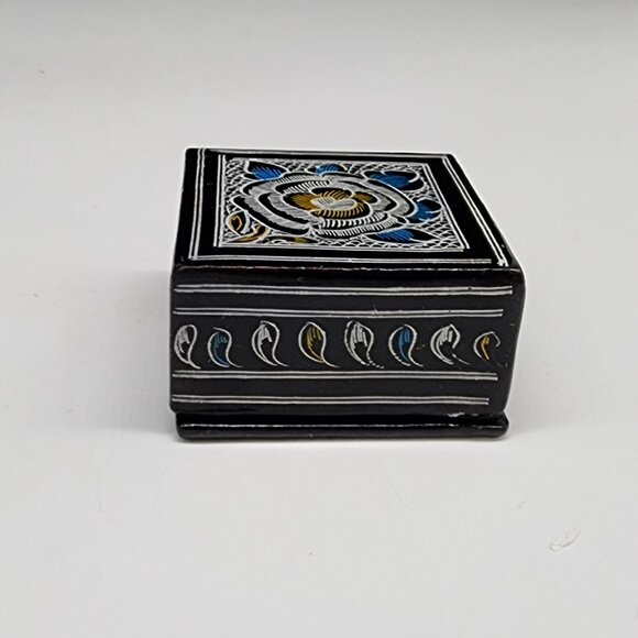 Hand Painted Lacquered Wooden Trinket Box Enamel With Floral Design - Picture 5 of 7